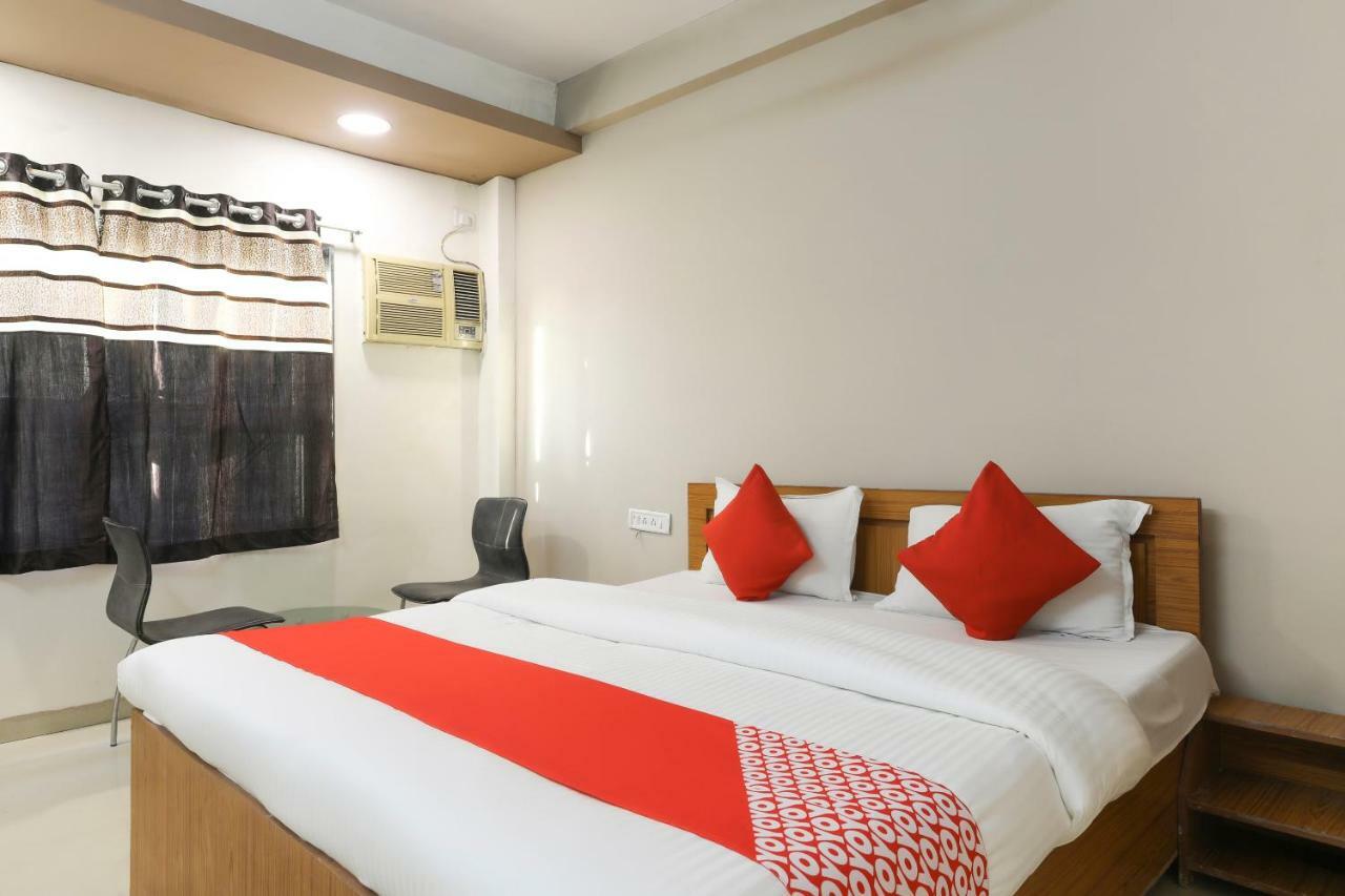 Oyo 43851 Hotel Virasat Māndu Εξωτερικό φωτογραφία