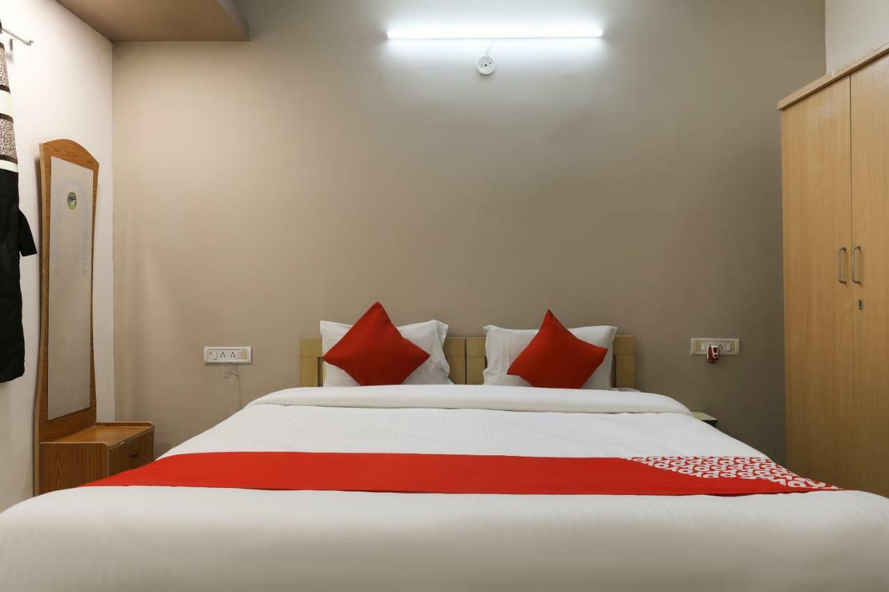 Oyo 43851 Hotel Virasat Māndu Εξωτερικό φωτογραφία