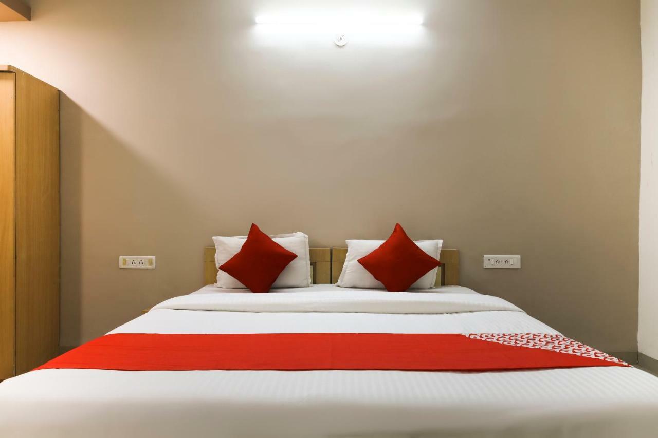 Oyo 43851 Hotel Virasat Māndu Εξωτερικό φωτογραφία