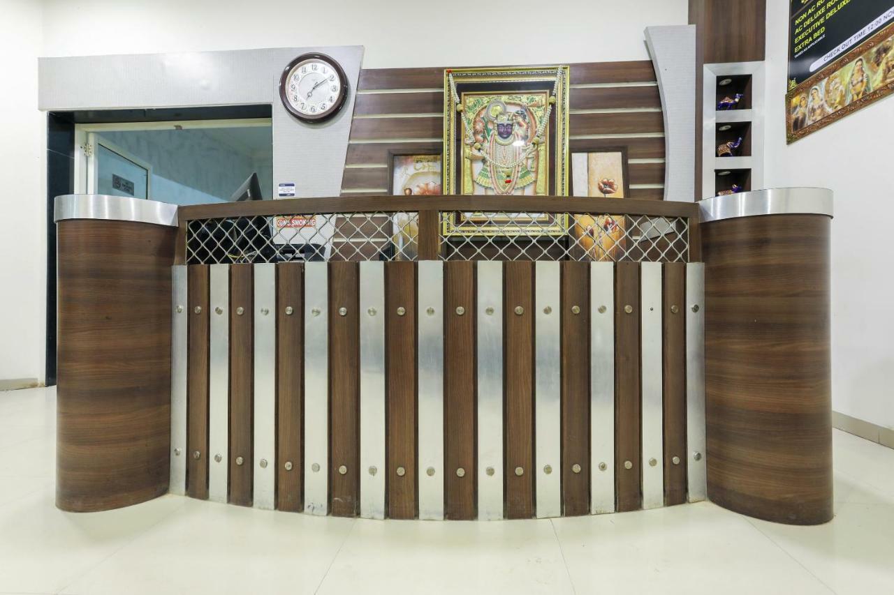 Oyo 43851 Hotel Virasat Māndu Εξωτερικό φωτογραφία