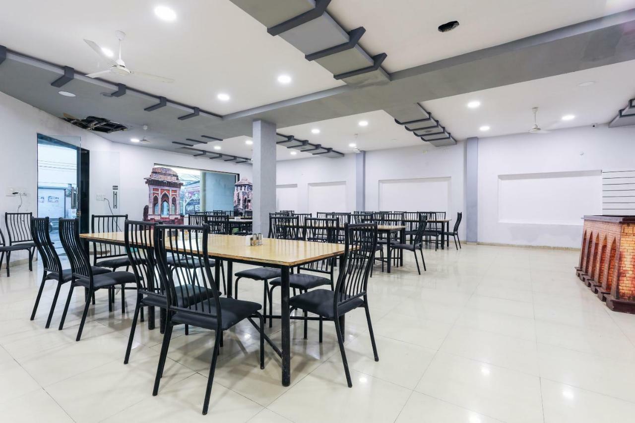 Oyo 43851 Hotel Virasat Māndu Εξωτερικό φωτογραφία