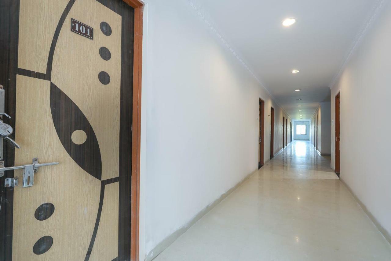 Oyo 43851 Hotel Virasat Māndu Εξωτερικό φωτογραφία