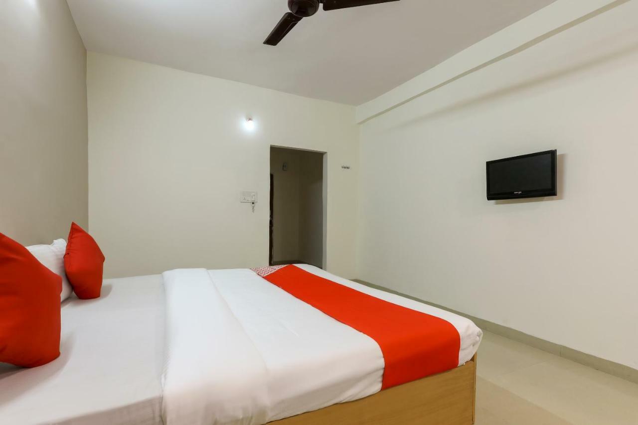 Oyo 43851 Hotel Virasat Māndu Εξωτερικό φωτογραφία