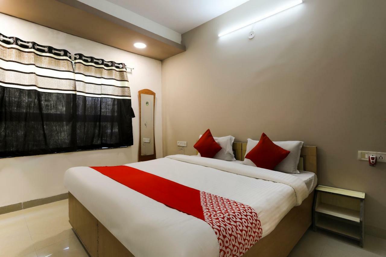 Oyo 43851 Hotel Virasat Māndu Εξωτερικό φωτογραφία