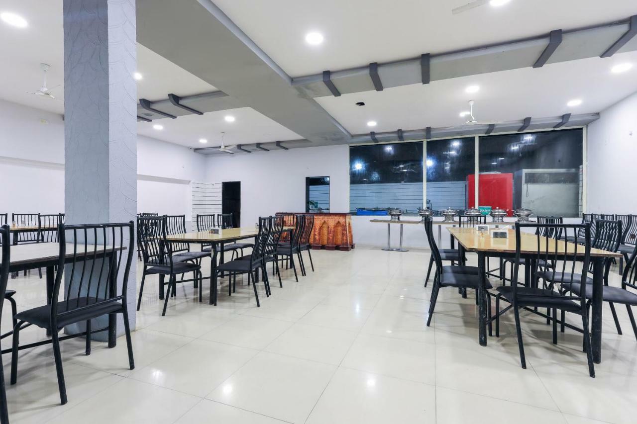Oyo 43851 Hotel Virasat Māndu Εξωτερικό φωτογραφία