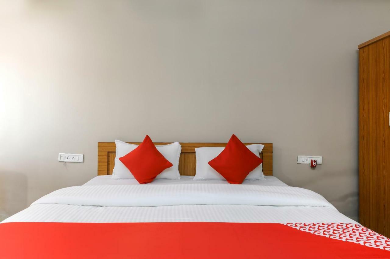 Oyo 43851 Hotel Virasat Māndu Εξωτερικό φωτογραφία