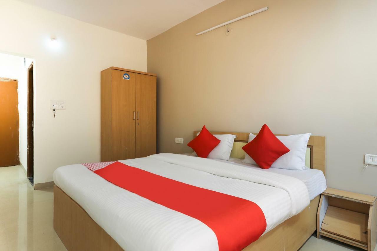 Oyo 43851 Hotel Virasat Māndu Εξωτερικό φωτογραφία
